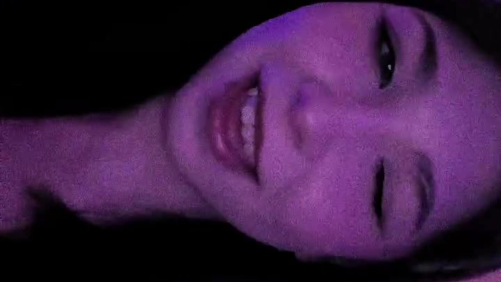 Lipstick #12 - video by MoonRavelle cam model