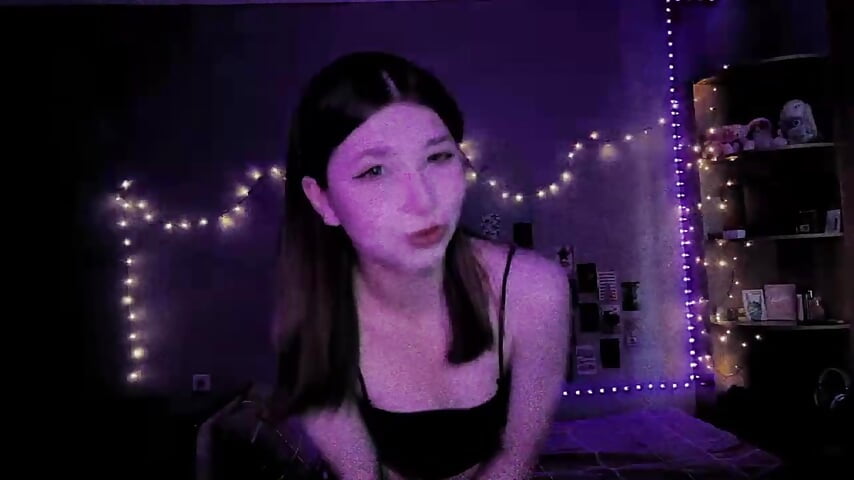 Lipstick #4 - video by MoonRavelle cam model