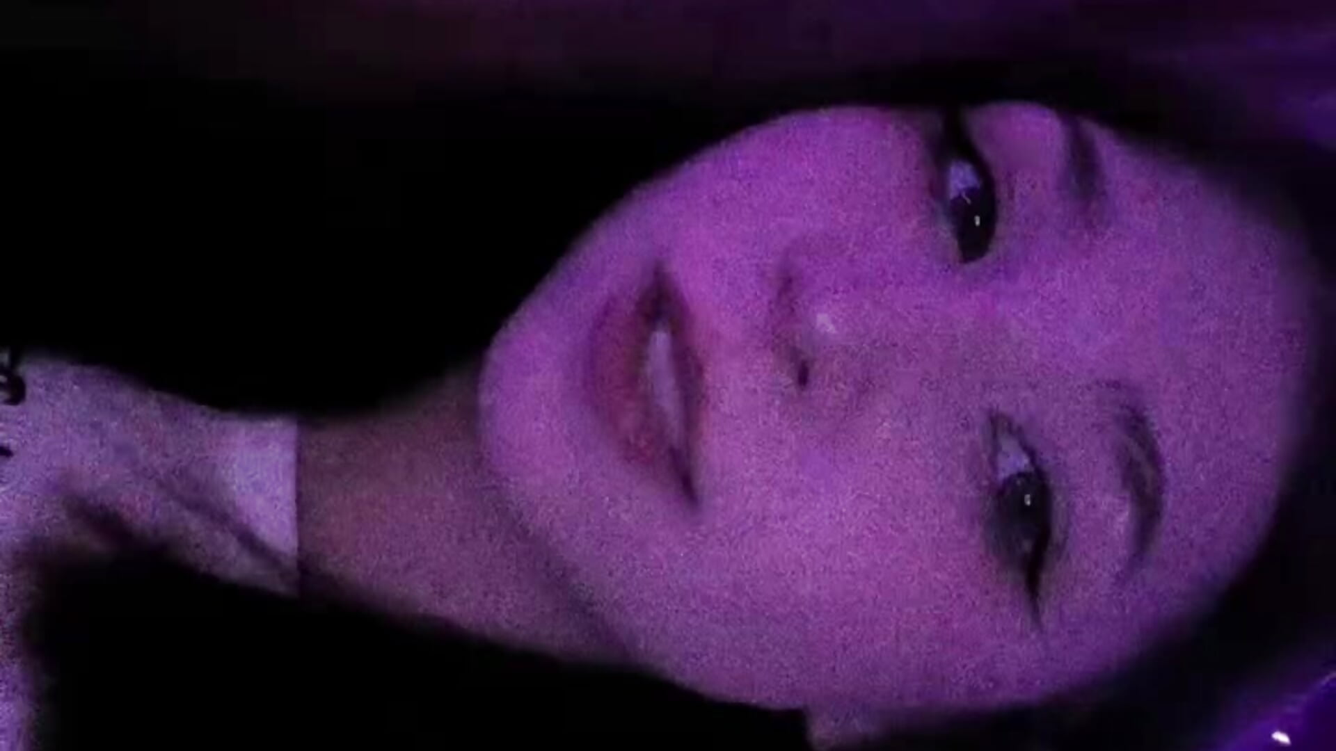 Lipstick #1 - video by MoonRavelle cam model