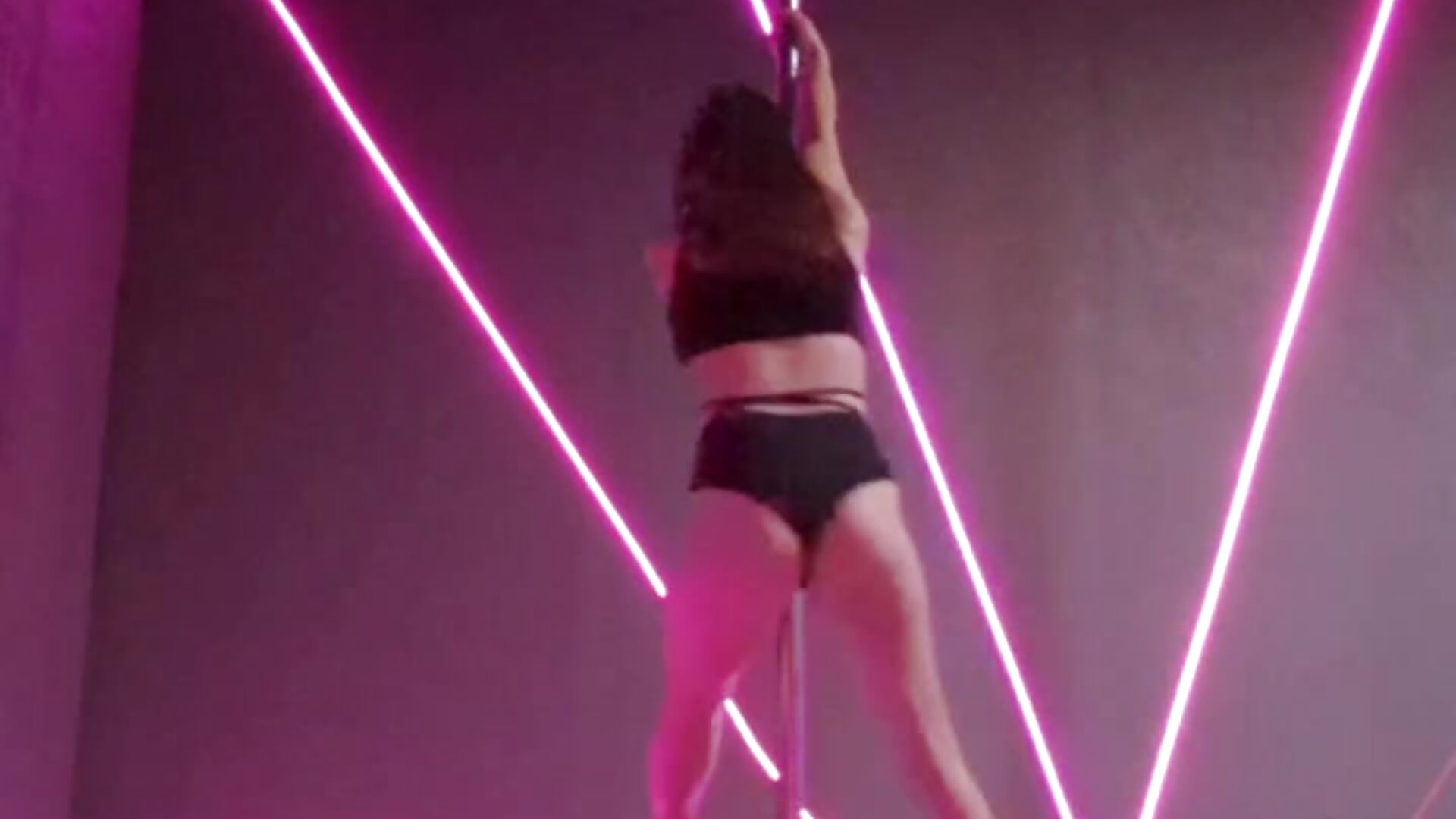 Striptease 🤤 - video van lunar_ameli cam-model