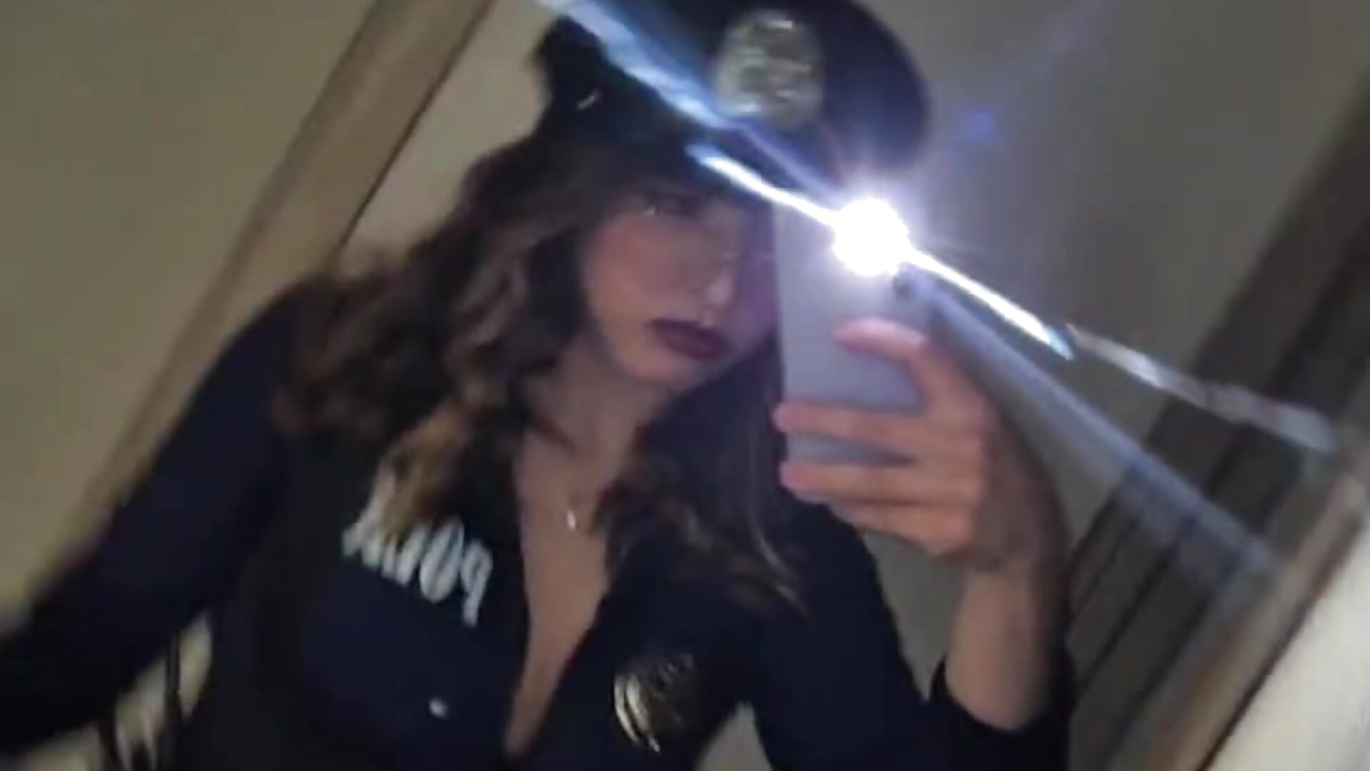 Think you’ve seen enough? My fan club says otherwise 😉👮‍♀️ - video van lunar_ameli cam-model