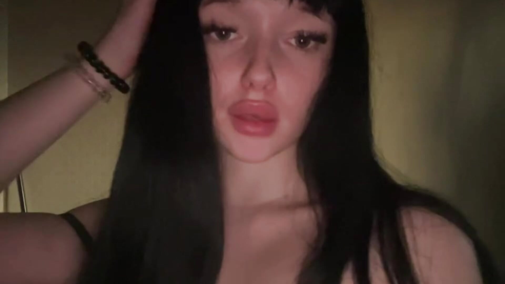 ❤ - video by Flora_Ray cam model