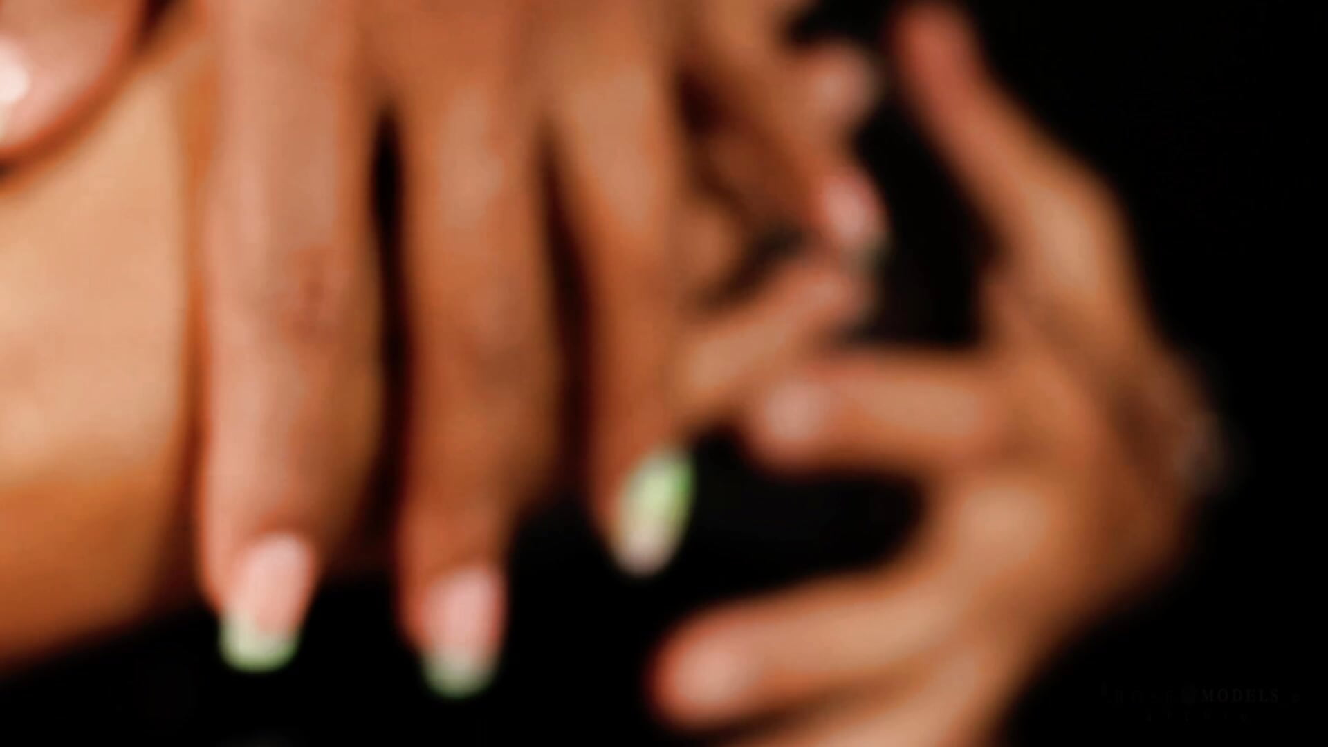 A new born Queen - วิดีโอโดย LindaFrancoo โมเดลแคม