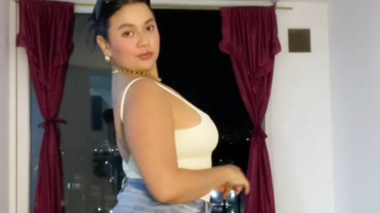 with my new outfit. - video di rudyhlowes modella di cam