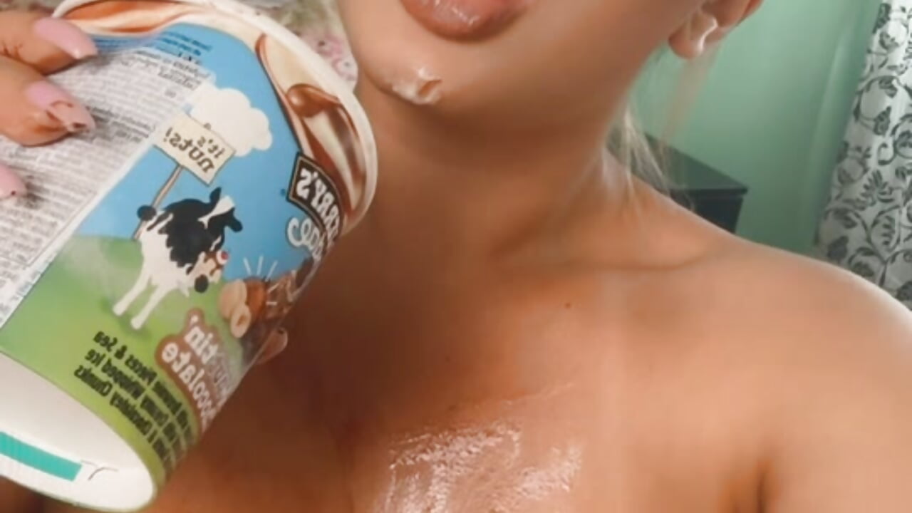 filtered-A3DA71BE-B6F1-44B4-B19A-B0FEFF5CD8D4 – video af JessieSkyx cam-model