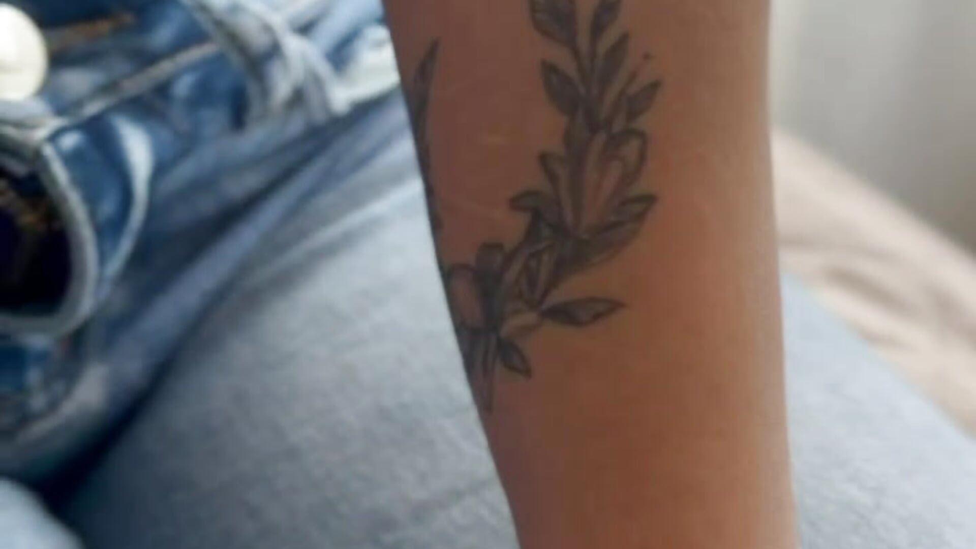 Tatoo - vídeo de la modelo de cam AnnaSakura