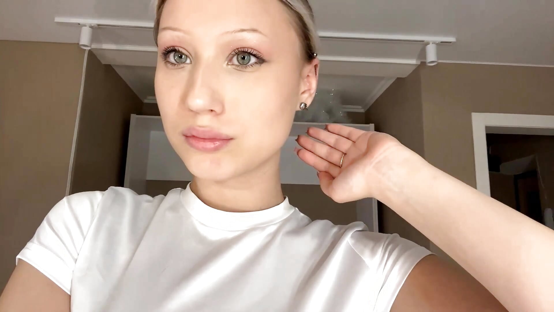 Piercing and little of me - VibeAnna 캠 모델의 동영상