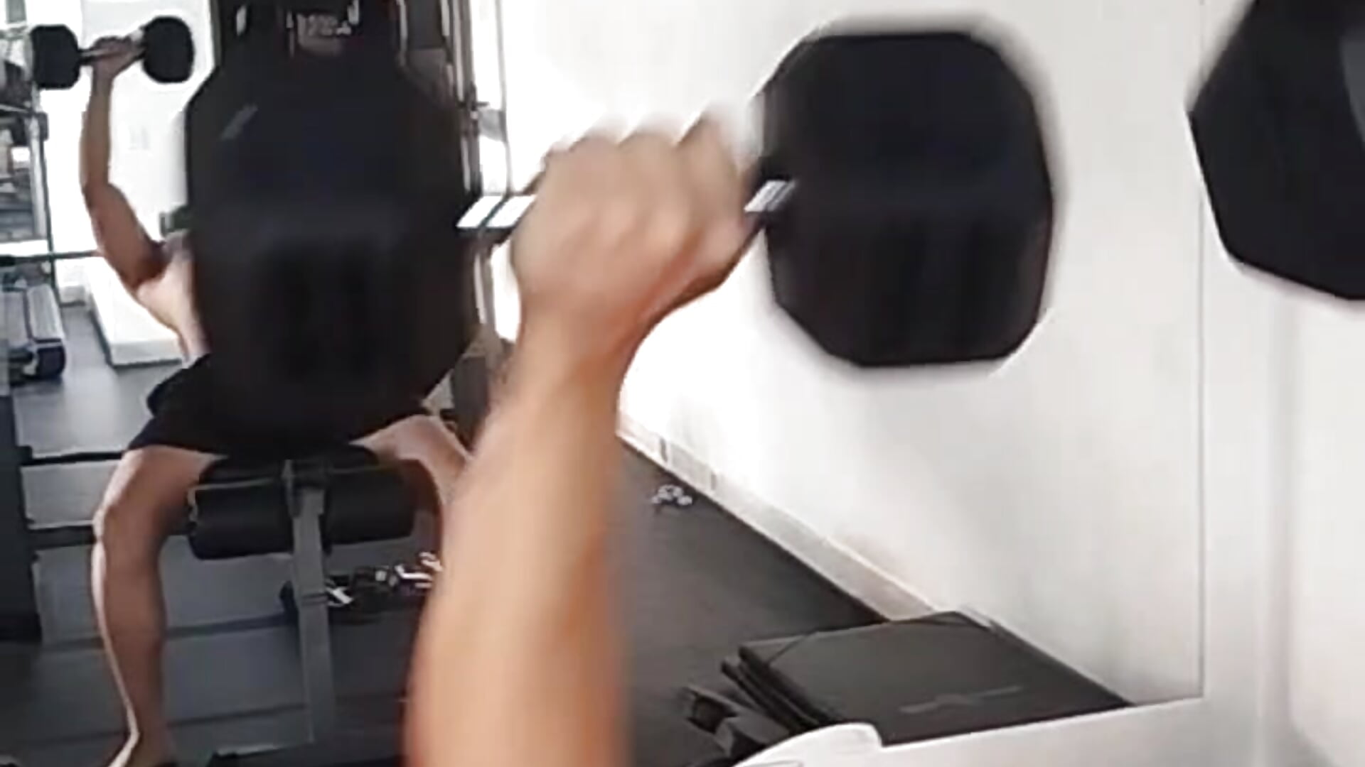 Training in the gym🏋️‍♂️ - video by Chriss_Diamond cam model