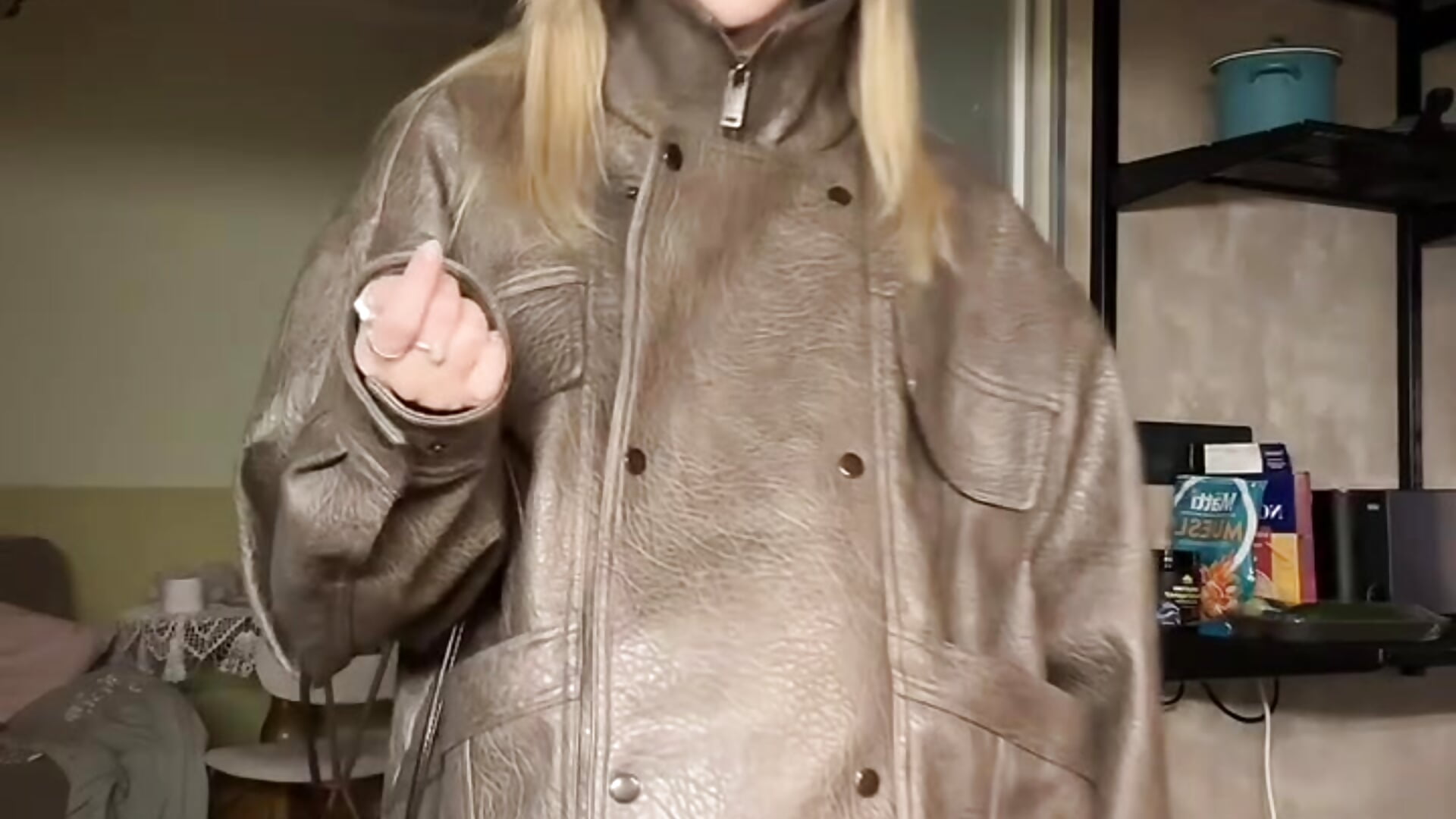 Sexy me - Soralow adlı kamera modelinin videosu