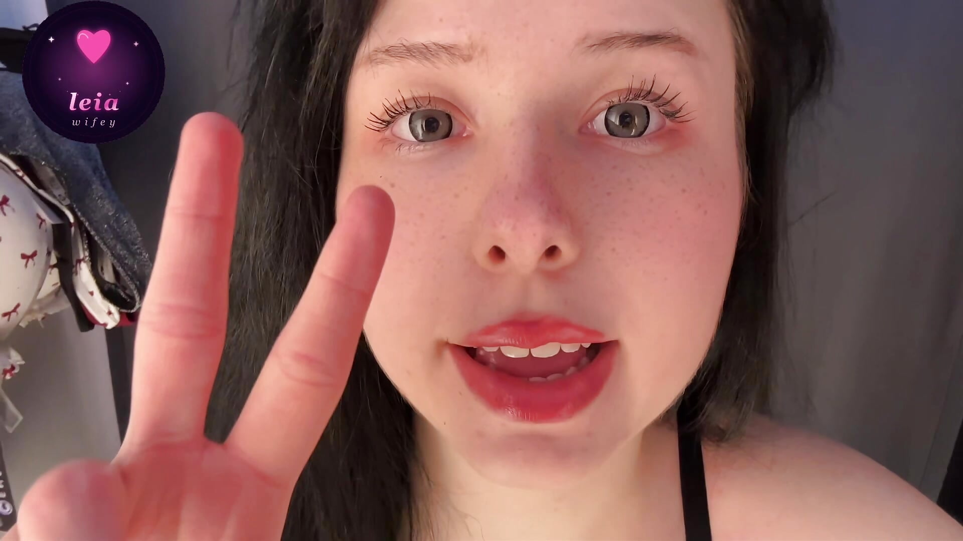 PUBLIC NAKED - Virgin goes shopping and ends up fucking herself! - video by leiawifey cam model