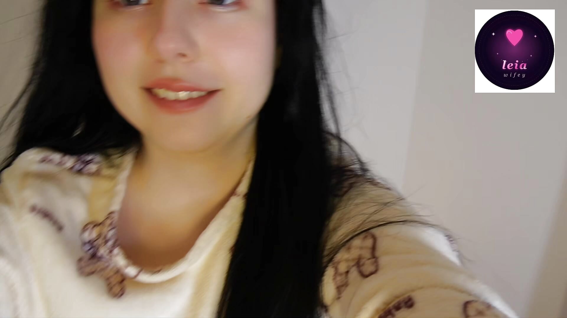 HAIRY virgin pussy - bodyscan - відео від вебкаммоделі leiawifey