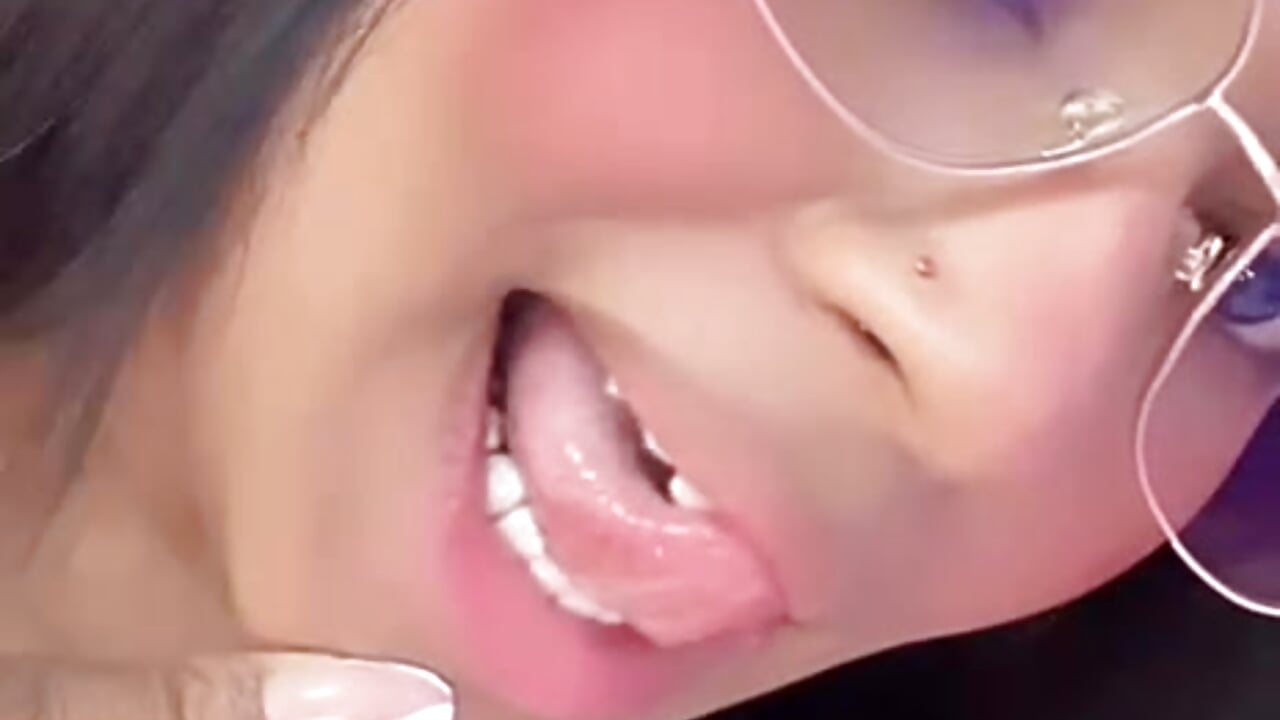 Good day and perfect for kiss me ♥ - video by Angelicamayson cam model