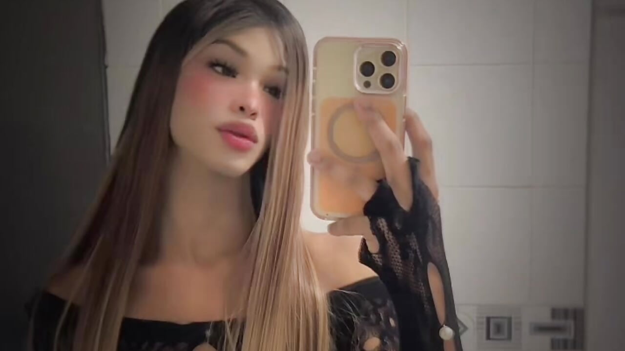 cb451fdb4c6a494396941269581b1c67 — filmik Kornylovee, modela(-lki) na kamerkach