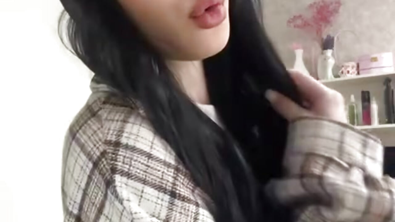what u think about this cute girl? > < - vidéo du modèle de showcams cherrywhisperr