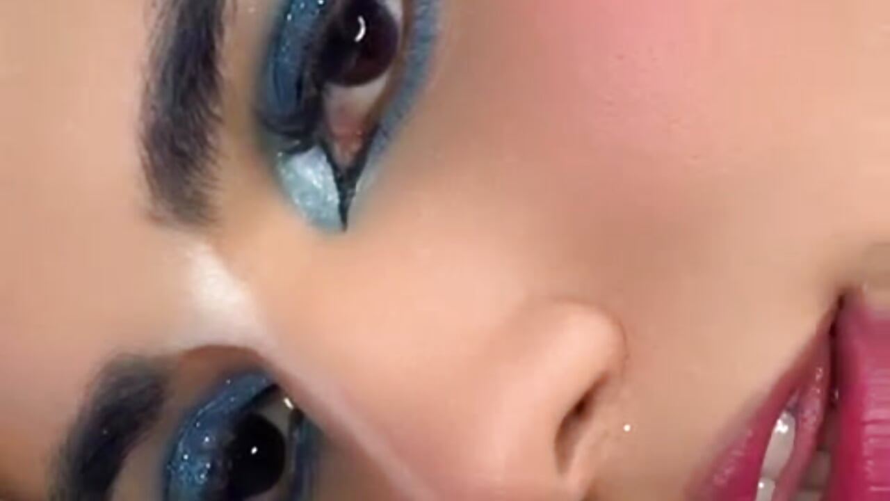 beautiful eyes - βίντεο μοντέλου Chloe_Harrington