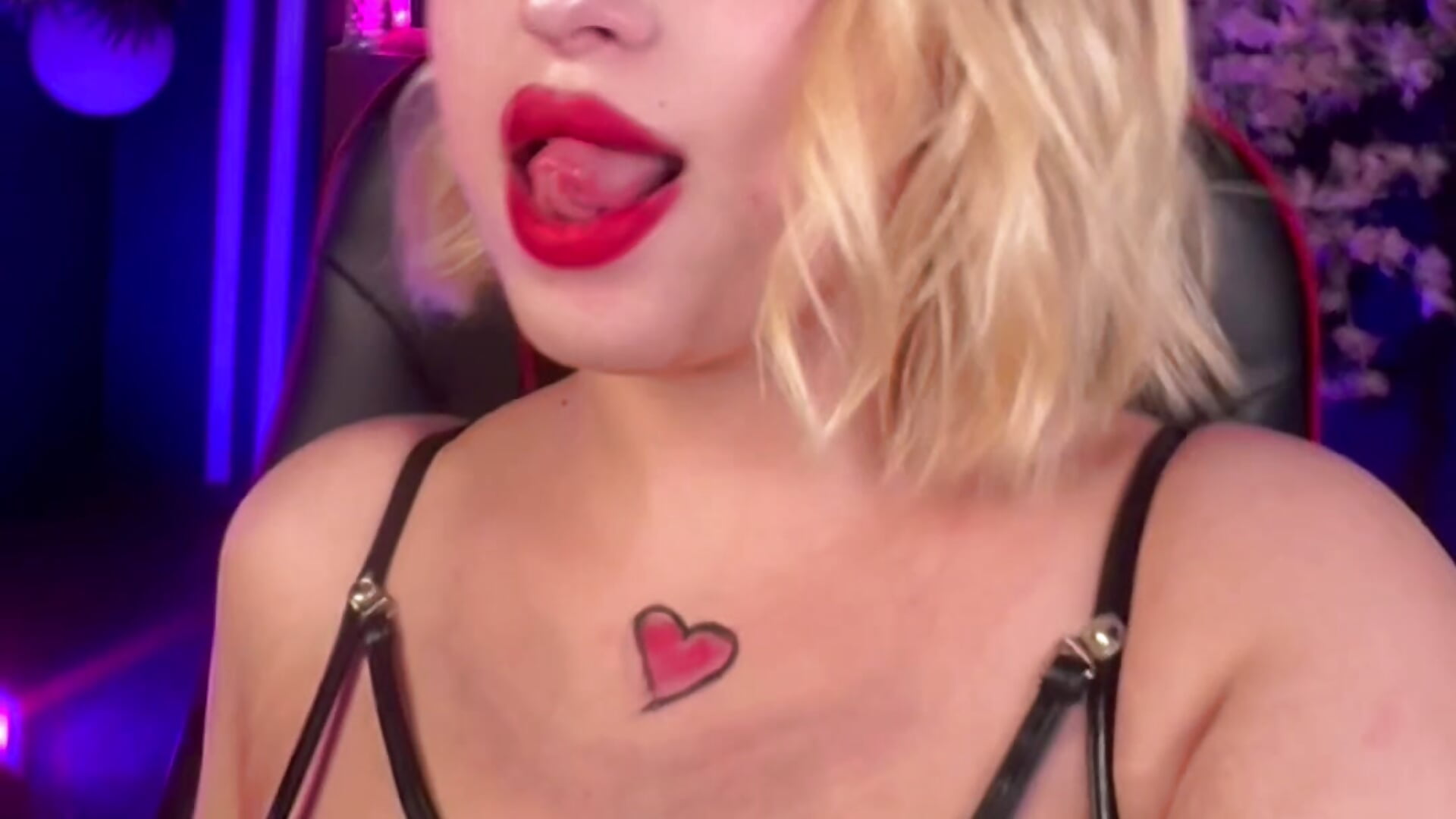 My RED lipstick 💋 - video van angelic_coy cam-model