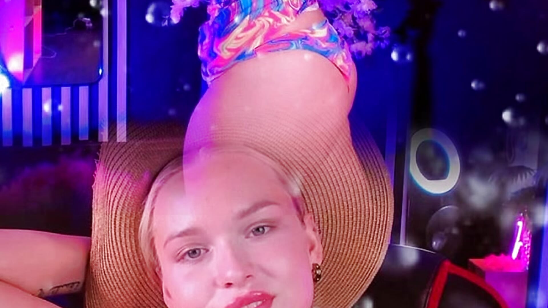 Great for entering with a summer mood 🏝️ - clip cu angelic_coy model videochat