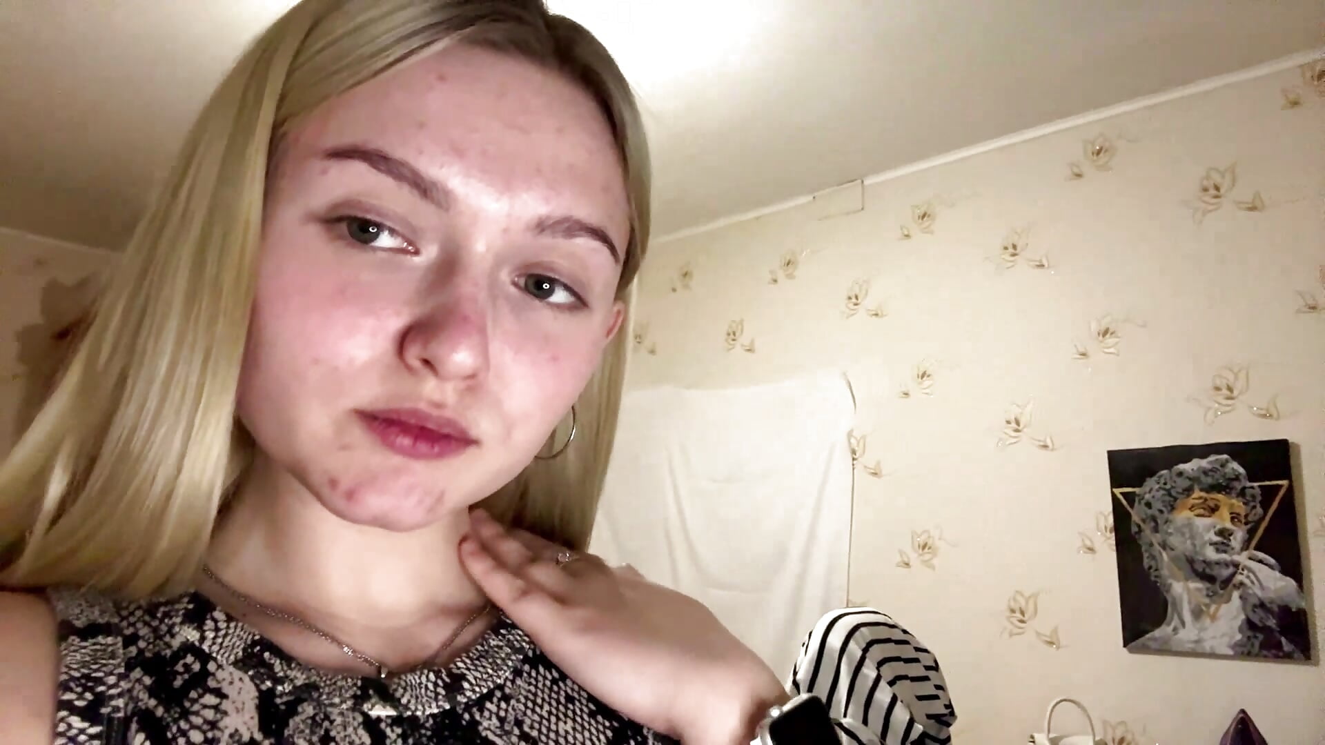 Tease & Tempt – video od webkamerové modelky Sophia_Blonde