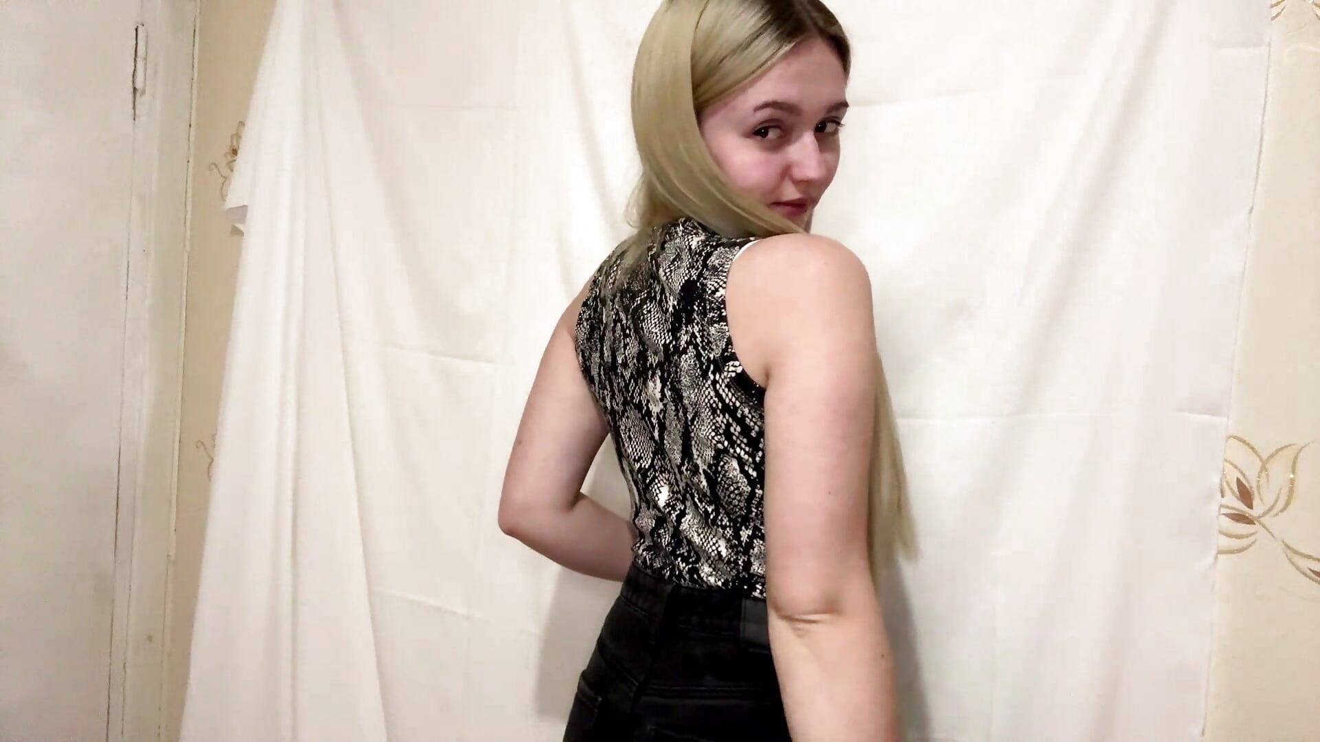 Velvet Vibes – video od webkamerové modelky Sophia_Blonde