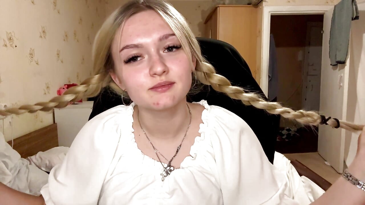 Glow Up – video od webkamerové modelky Sophia_Blonde