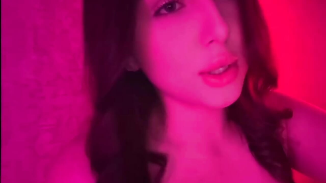 Me - วิดีโอโดย babylune โมเดลแคม