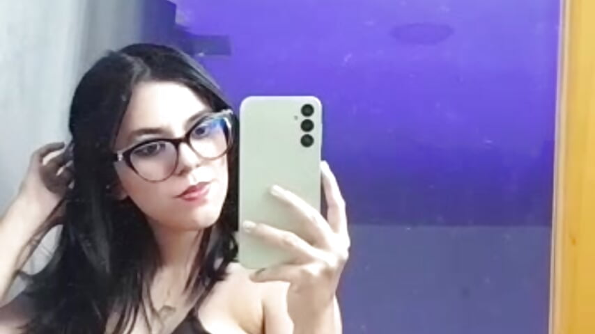 WhatsApp Video 2026-04-11 at 12,58,18 AM - video oleh PadmeCortes kamera model