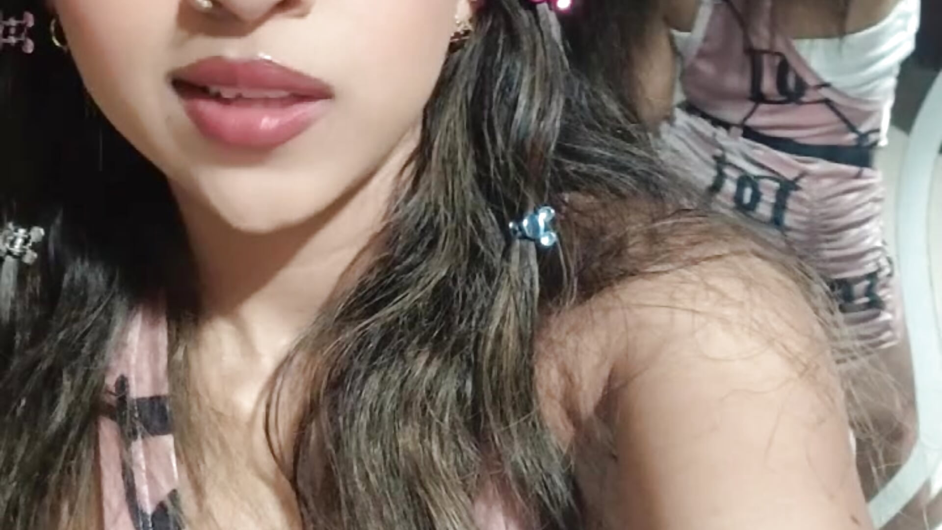 Muakkkk - video oleh model kamera naty_18