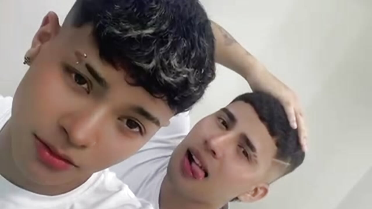 Трендове відео  6190 вебкаммоделі party_duo_playboy