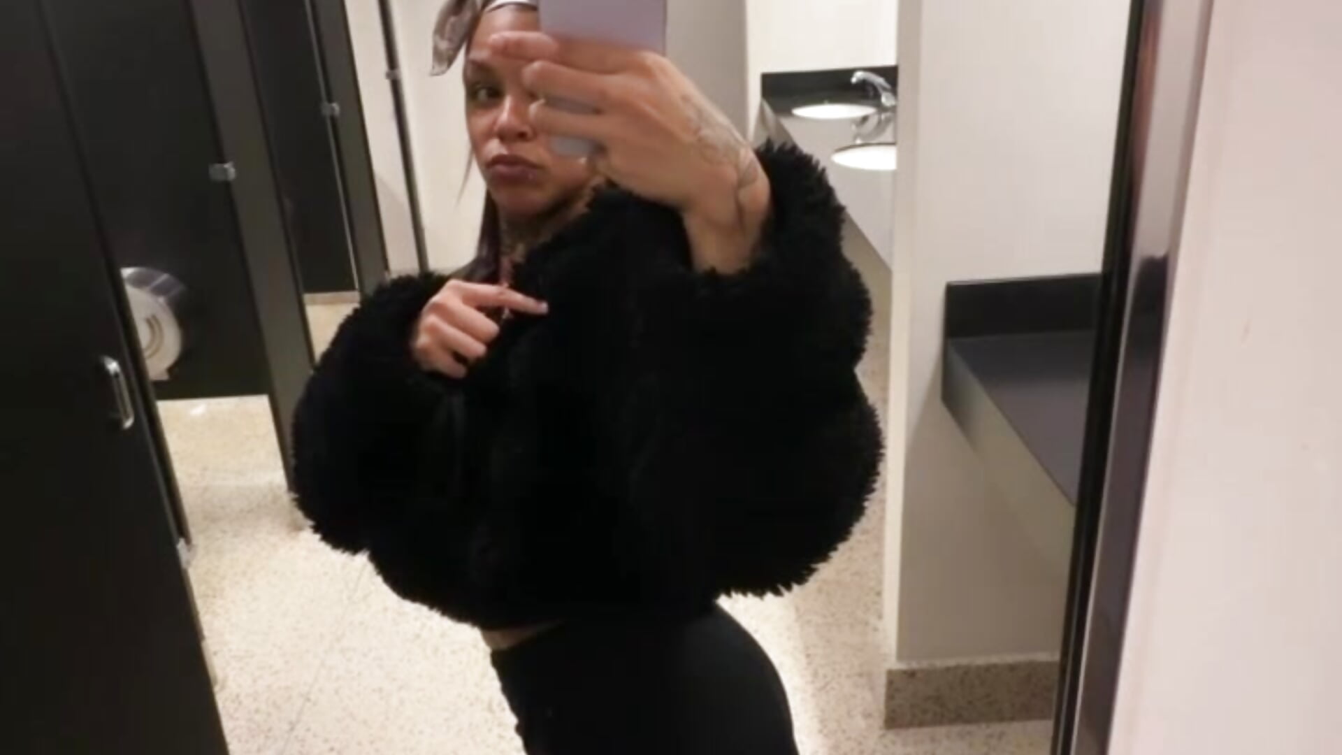 Baby Jay - video by Honeyy_bunzzxoxo cam model