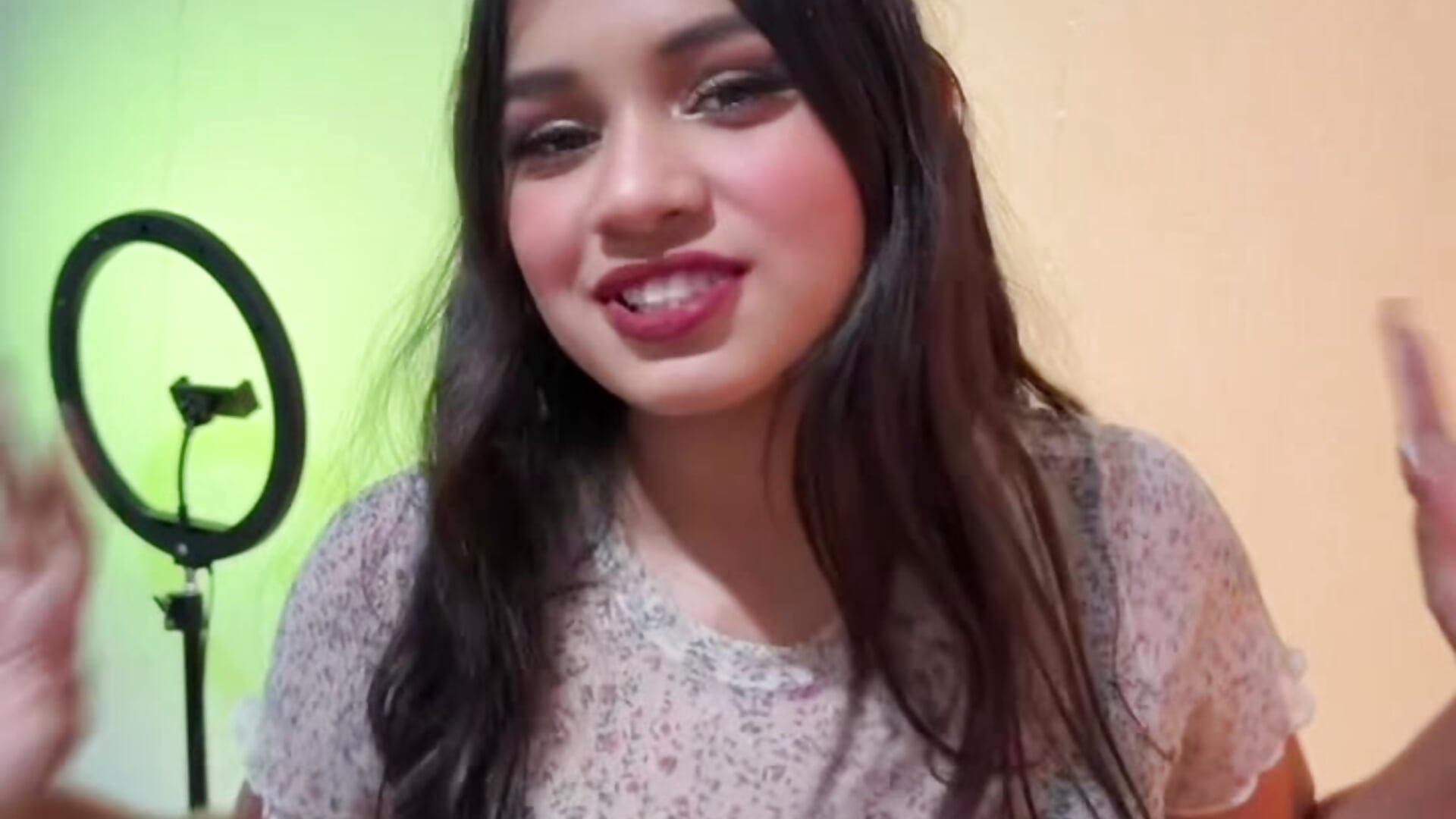 Trend - video oleh model kamera Colochitapupy