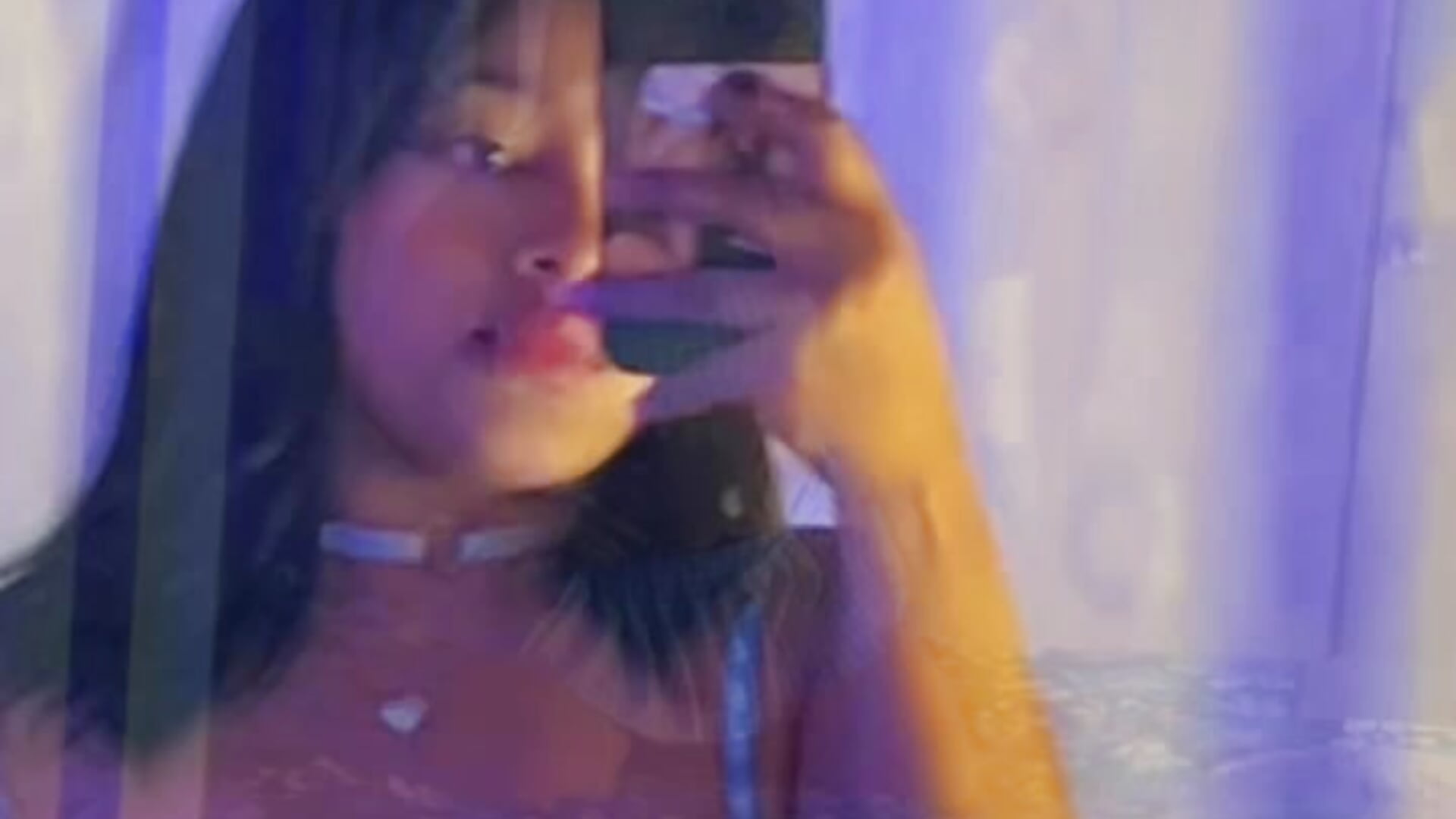 Helloo - video Saraa_M kameramallilta
