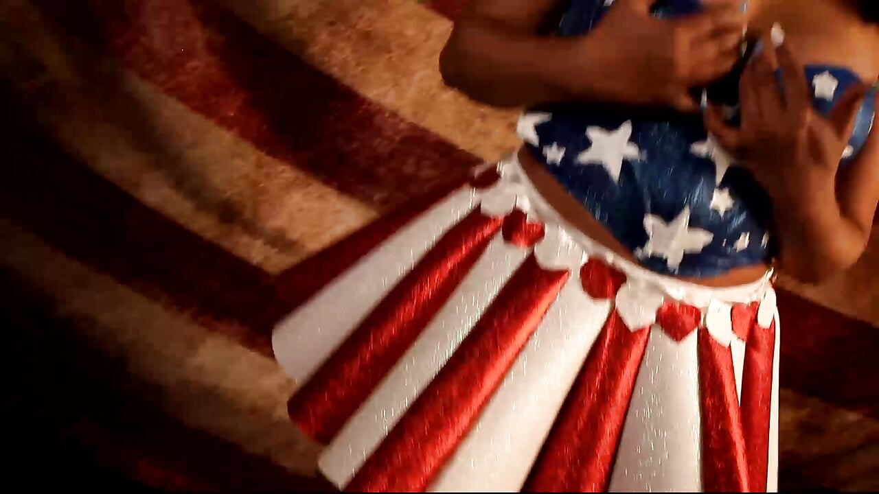 Happy 4th of July - video của người mẫu cam Saraa_M