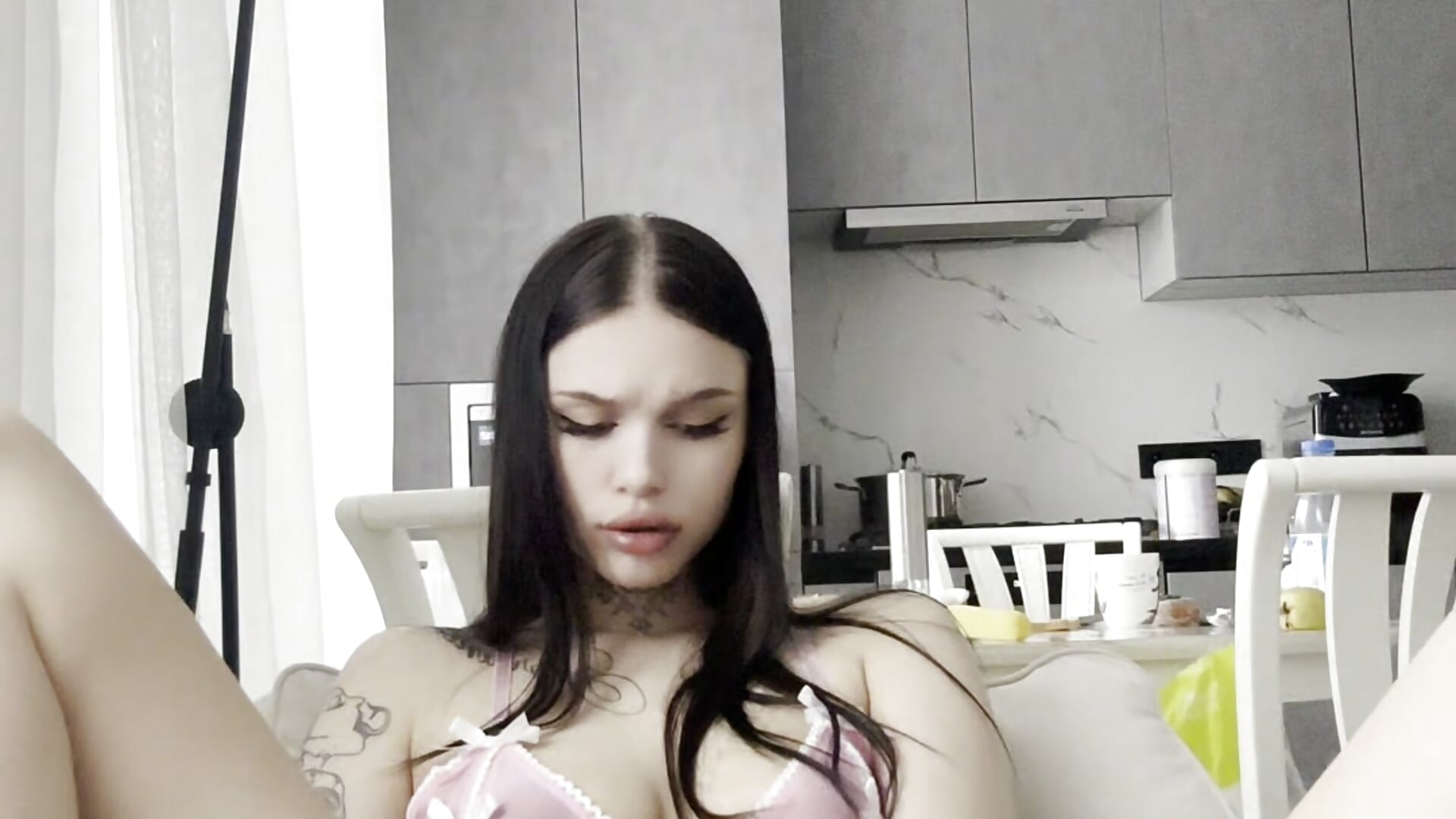 playing with pussy and sucking - video av KseniaVixen cam-modell