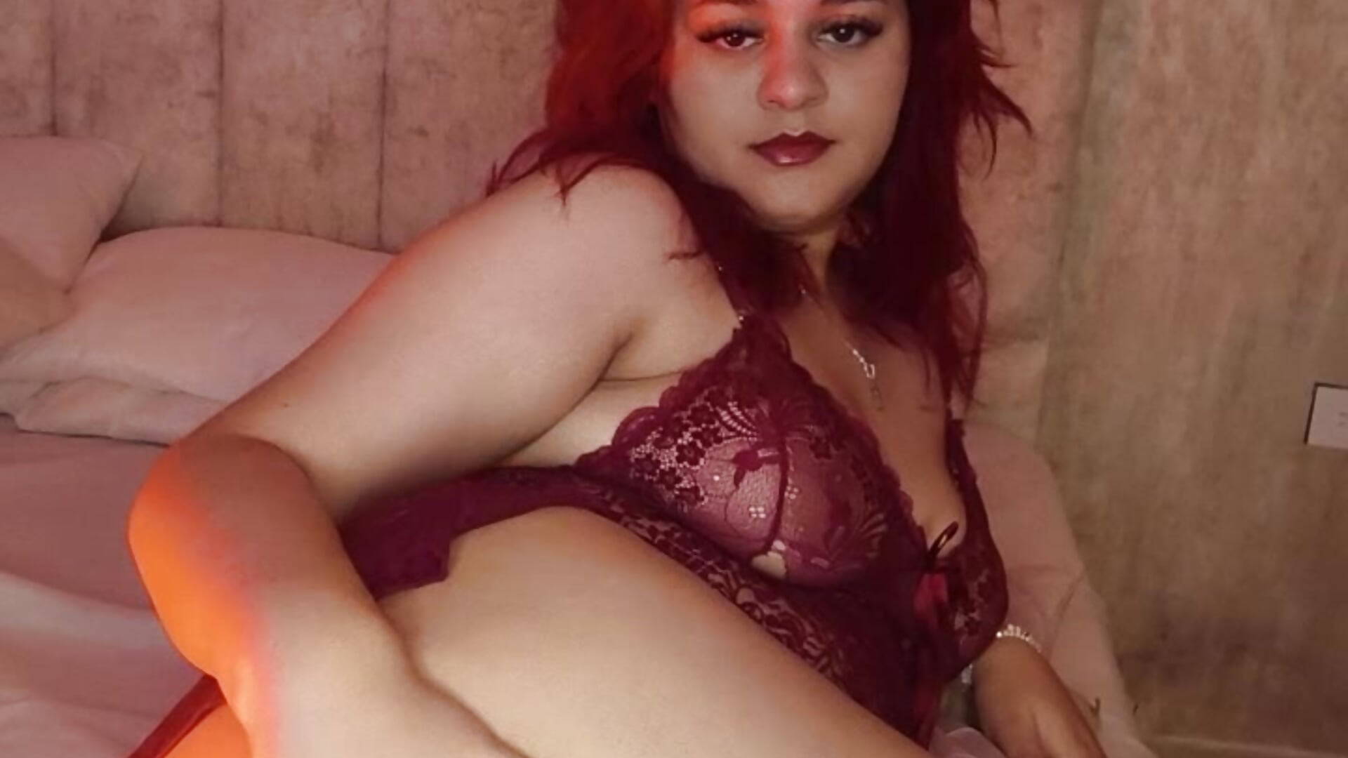 come here 🍑😏 - video by RosalieVittoria cam model