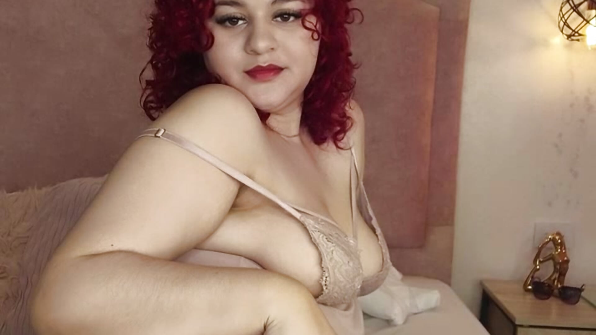 come here and play whit my big ass - video by RosalieVittoria cam model