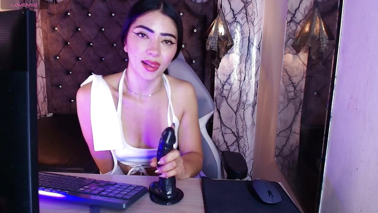 Look at me… and let me take control - βίντεο μοντέλου Vyoleett