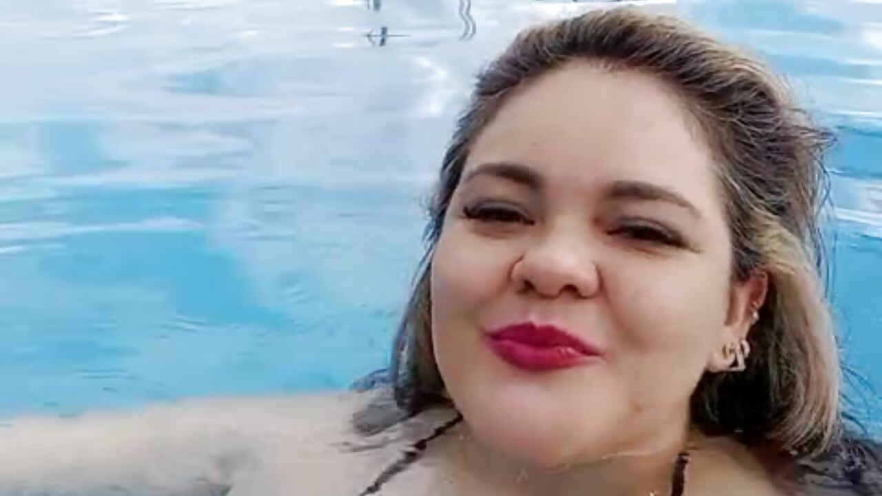 In the pool - відео від вебкаммоделі Natashablade__