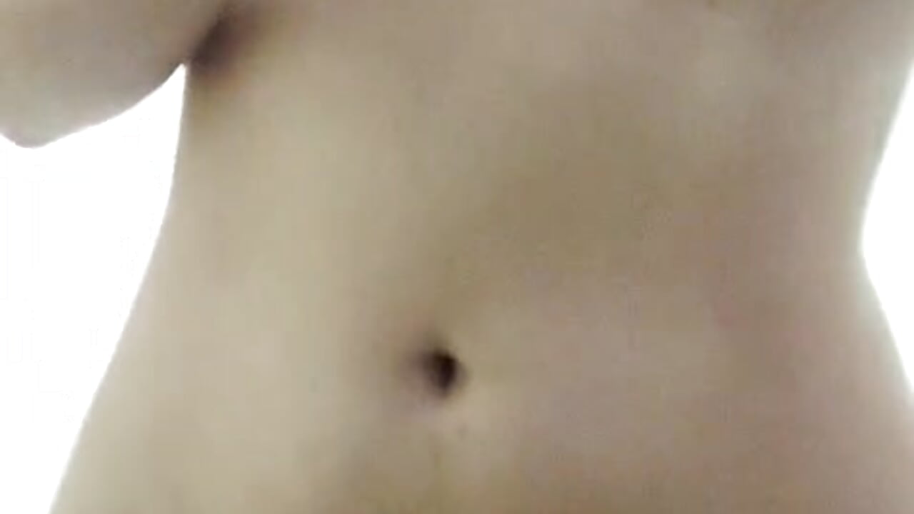 He wants to see how the oil falls on my body - vídeo de la modelo de cam CharloteeTaylor