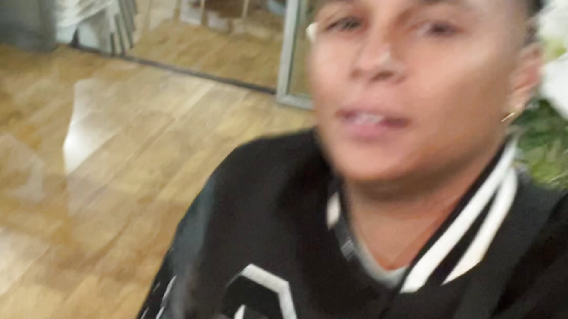 66C6C9C4-2864-43D3-9AAF-F3E42F41B47F - vídeo de melreydelmambo modelo de câmara