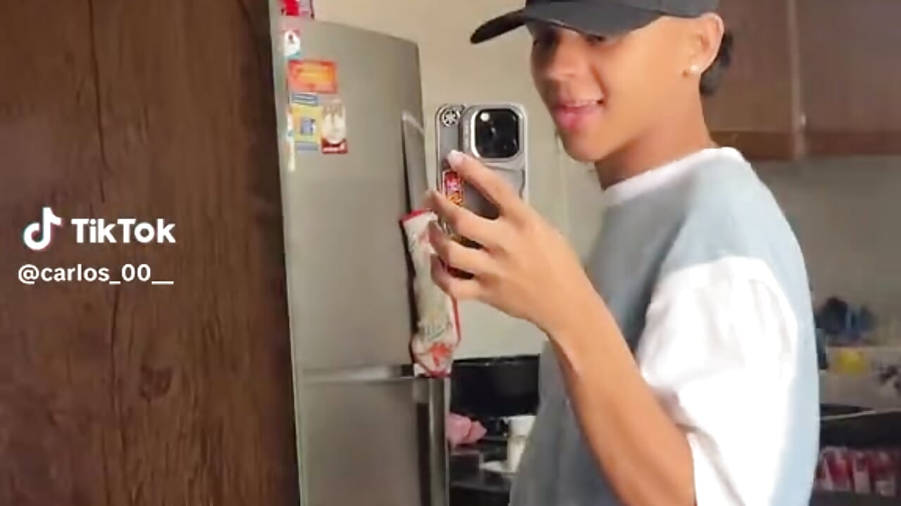 1002466331 - video van carlos_and_santy cam-model