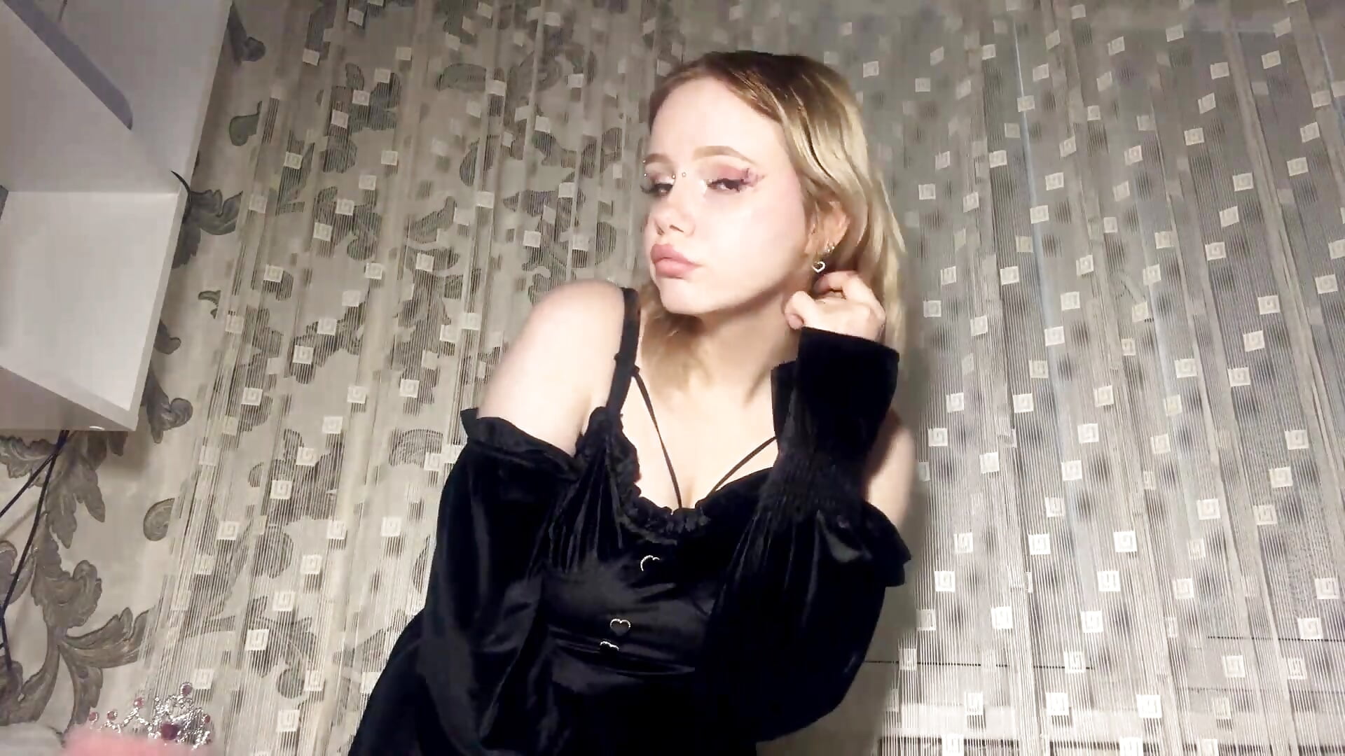Welcome world! - video by KrystenHoye cam model