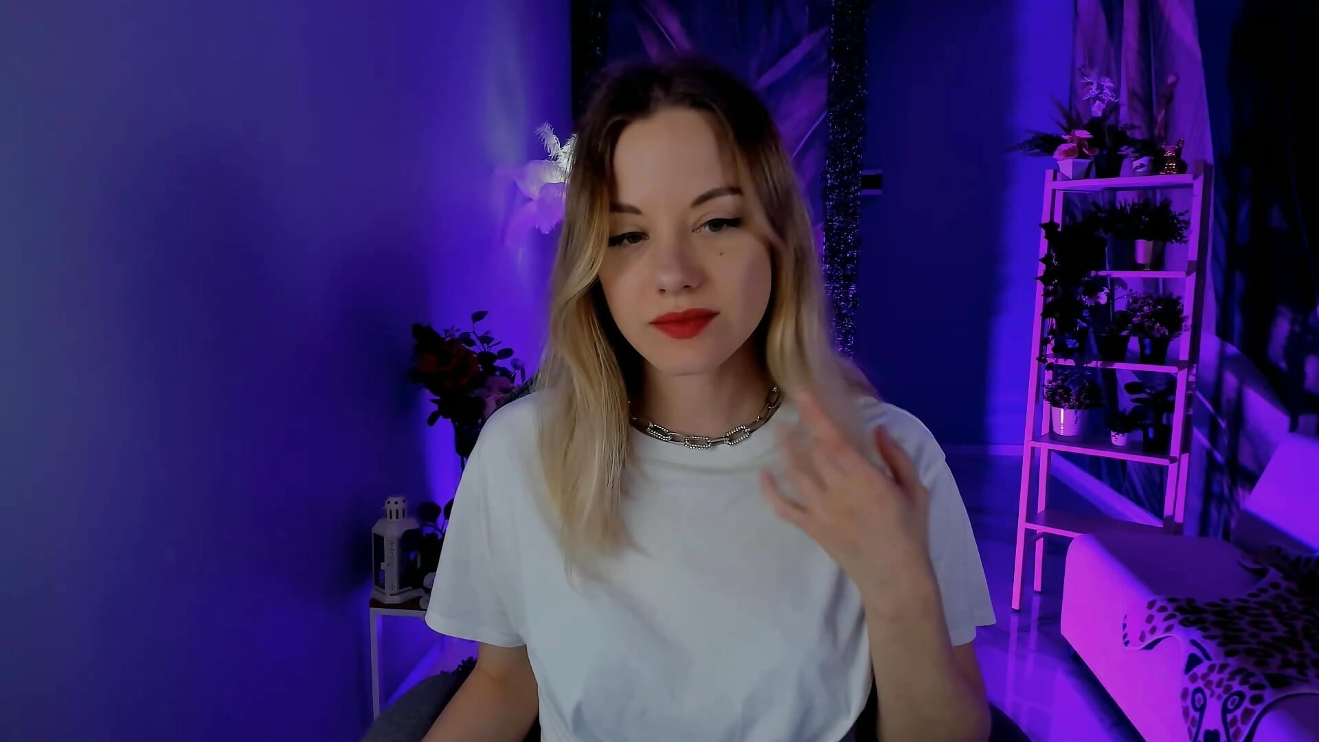 D u like my hairs? - video by VireliaMoonfall cam model