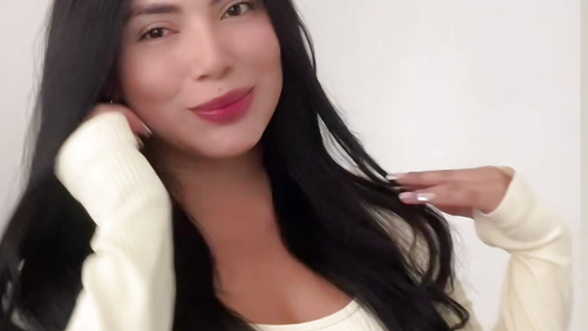 29021532-C5F4-4D78-98C5-01F259E4308B - відео від вебкаммоделі Cami_olarte