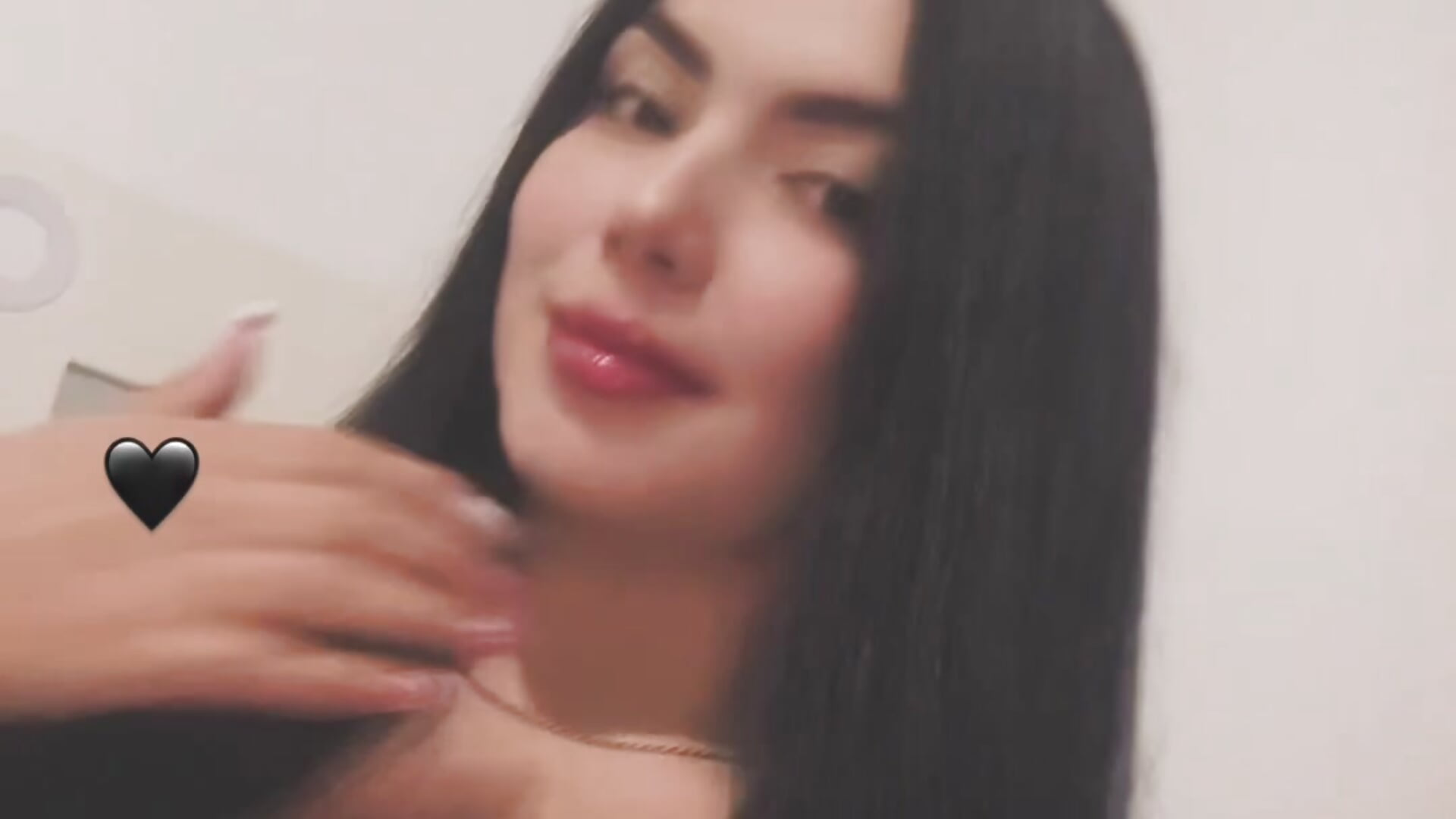 20BE7D61-9633-4CF4-9670-194EF97BE603 – video od webkamerové modelky Cami_olarte