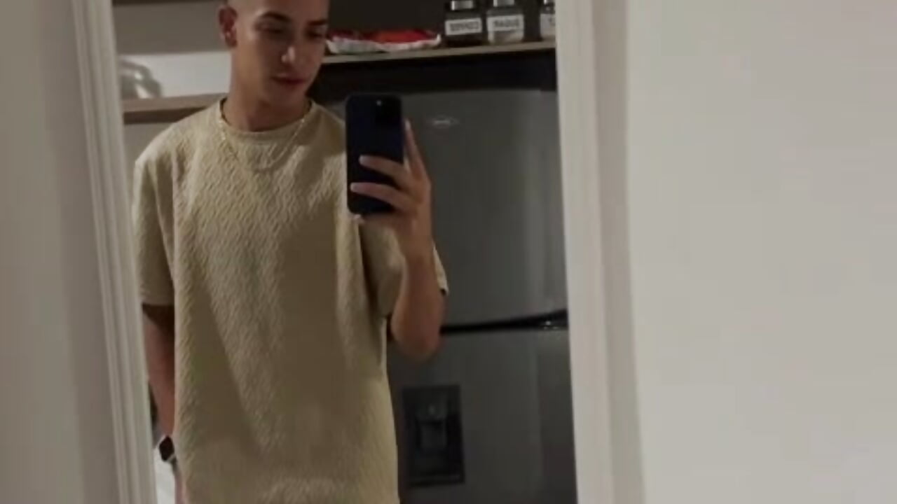 WhatsApp Video 2026-04-06 at 9,02,11 AM - video av santiago_deluca cam-modell