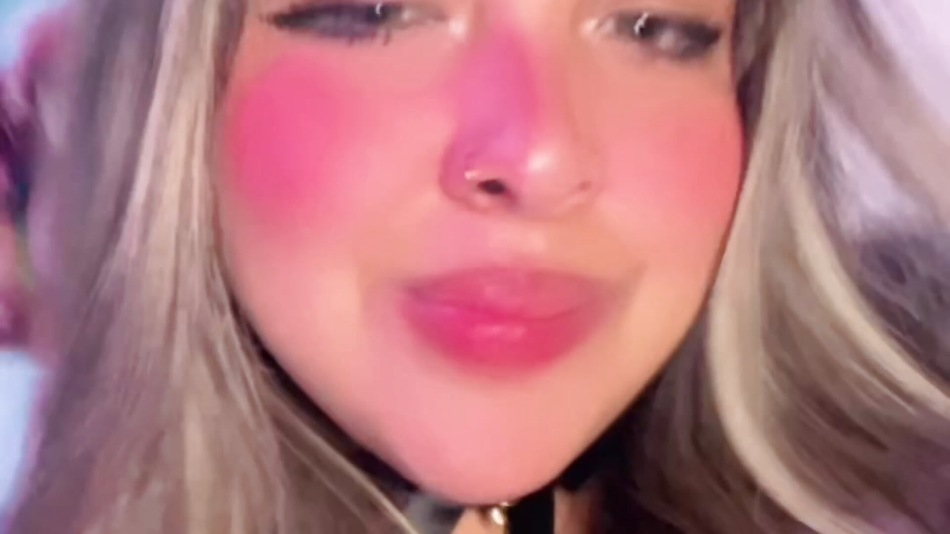 Miau 💜 - วิดีโอโดย NinaValencia_ โมเดลแคม