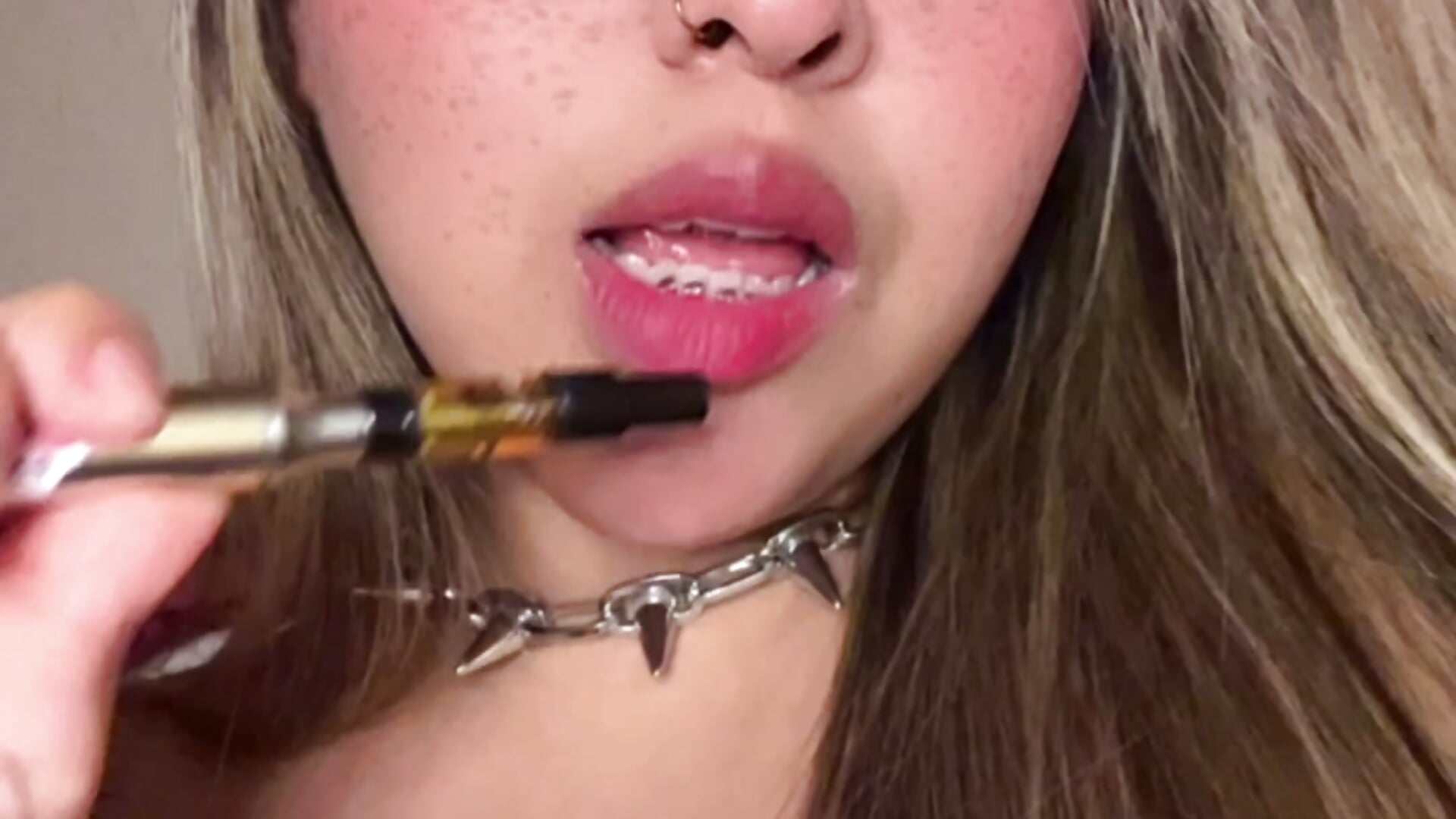 😳 - video by Slave_NinaV cam model