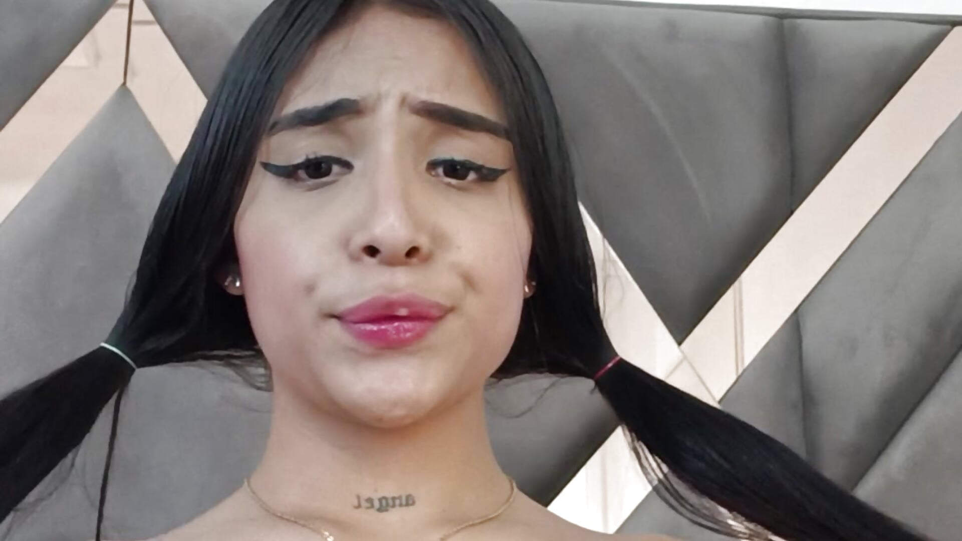 Be careful… I could become your favorite addiction ✨ - vídeo de SaraStevenn modelo de câmara