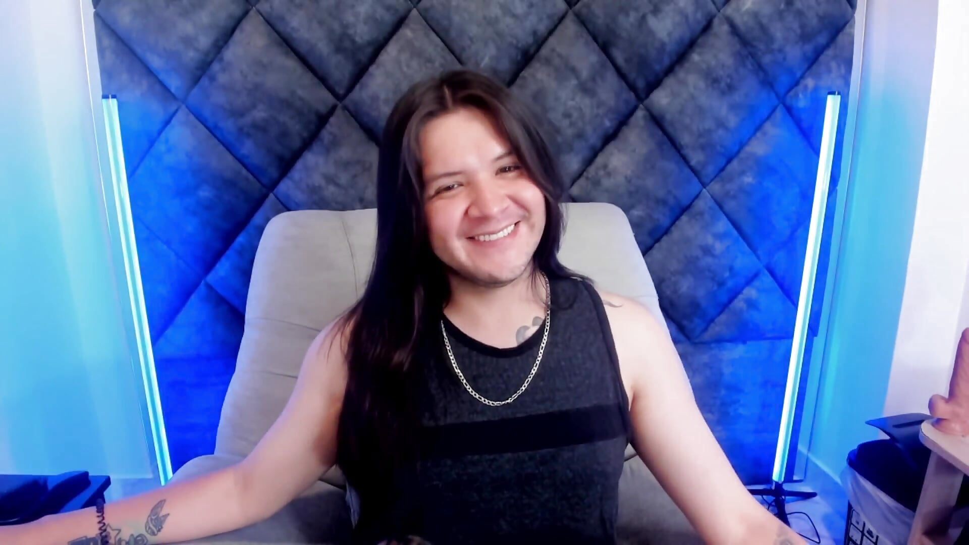 kiss for you - video av MatthewDavis_ cam model