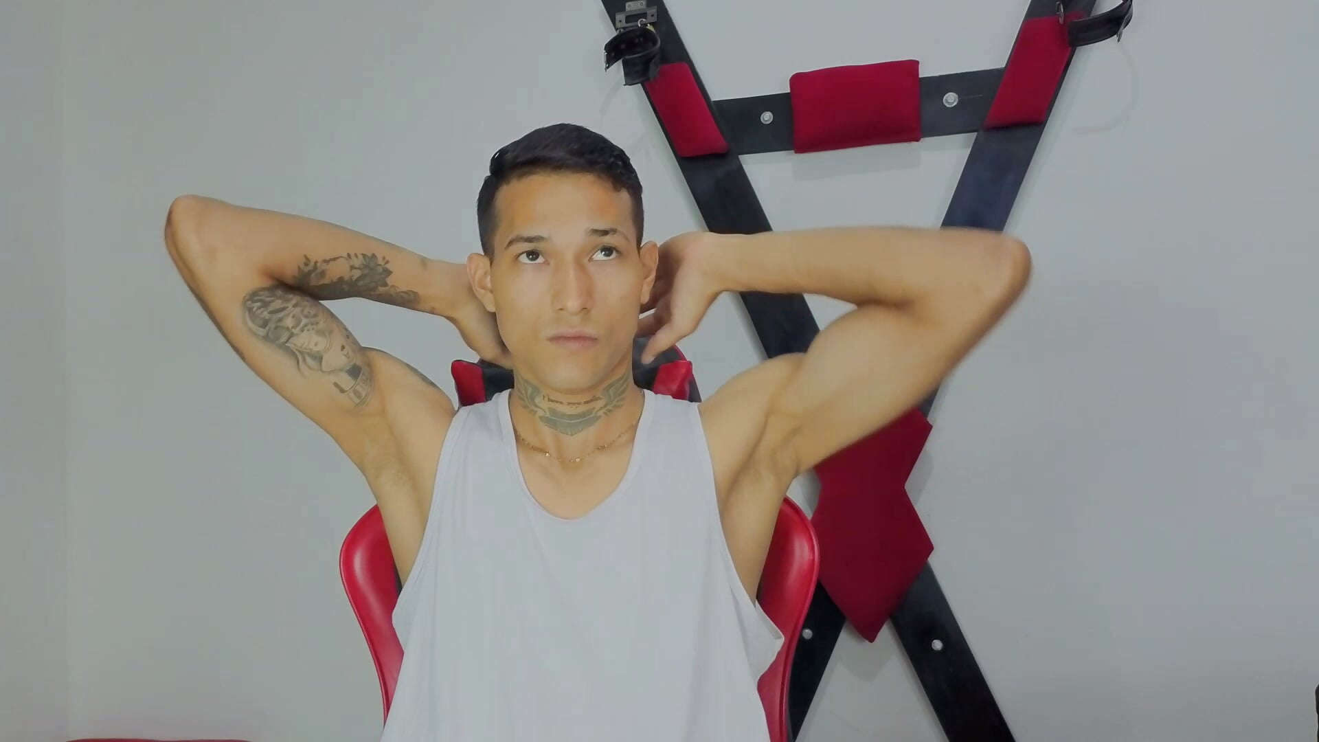 Tattoo - video av Hana_and_Zeta2026 cam-modell